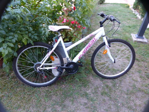 VELO VTT FEMME 70 Cancon (47)