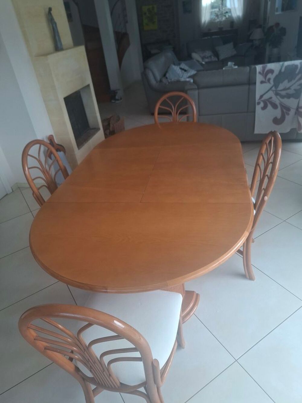 Table + 4 chaises de salle &agrave; manger Meubles