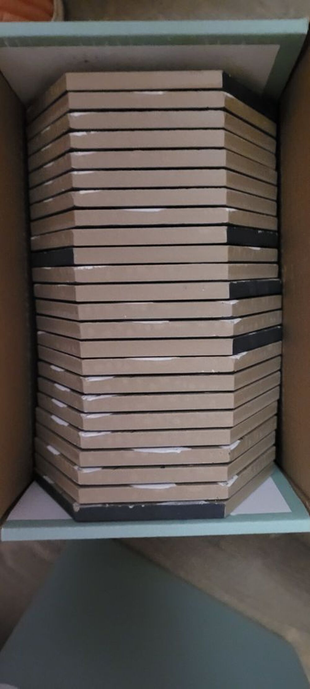 Carrelage hexagonal
Tommettes en gr&egrave;s " good vibes" Bricolage