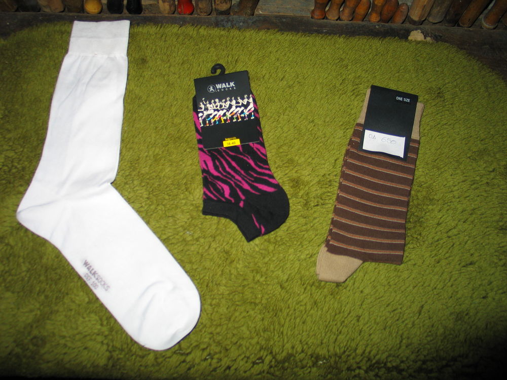 Chaussettes neuves &eacute;tiquet&eacute;es Vêtements