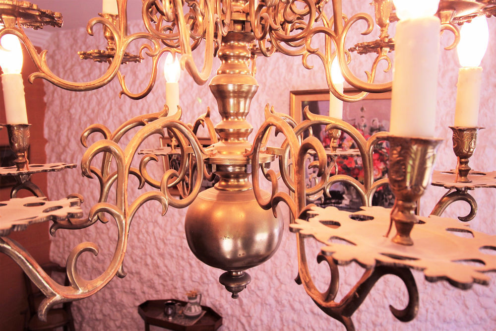 Lustre hollandais en laiton dor&eacute;. 
D�coration