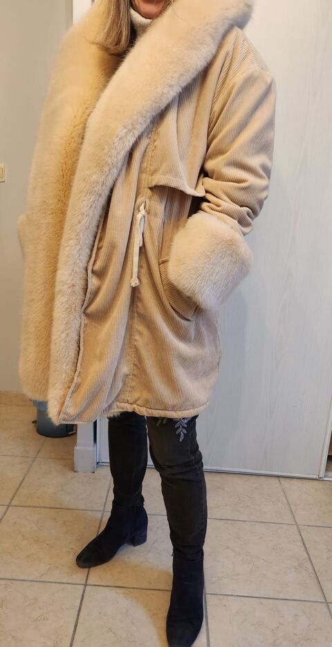 Manteau long en côtelé avec col en fourrure 0 Diémoz (38)