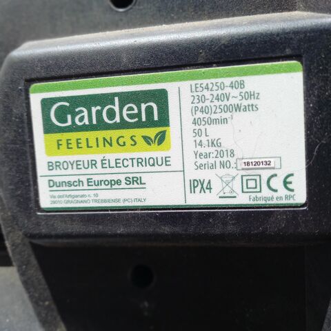 Broyeur de vegeteaux
50 Fontenay-le-Comte (85)