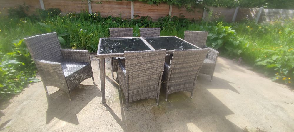 Table + 6 chaises de jardin en osier gris Meubles