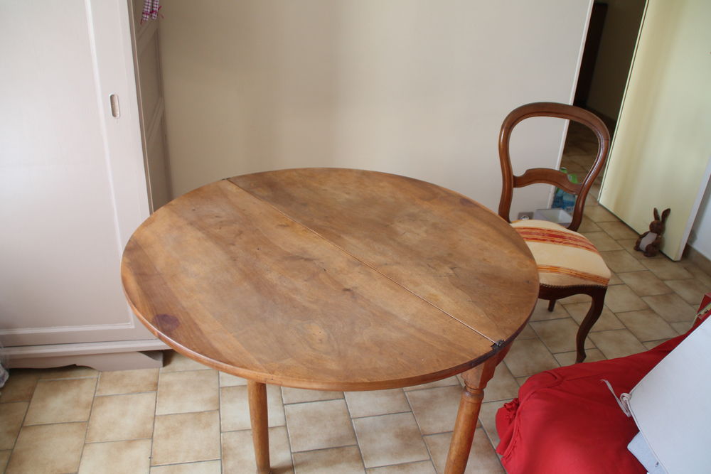 Table demi-lune en noyer Meubles
