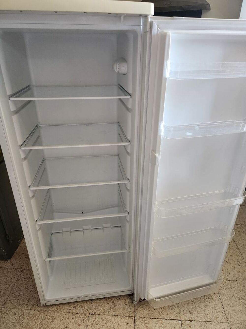 Frigo FAR r&eacute;frig&eacute;rateur propre Electroménager