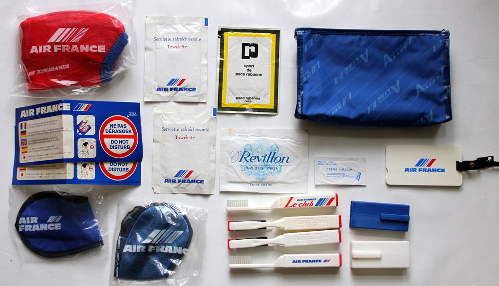 Pochette vintage AIR FRANCE avec nombreux accessoires 