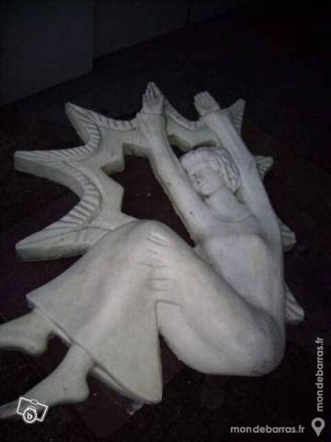 Statue en pierre de femme Saran (45)