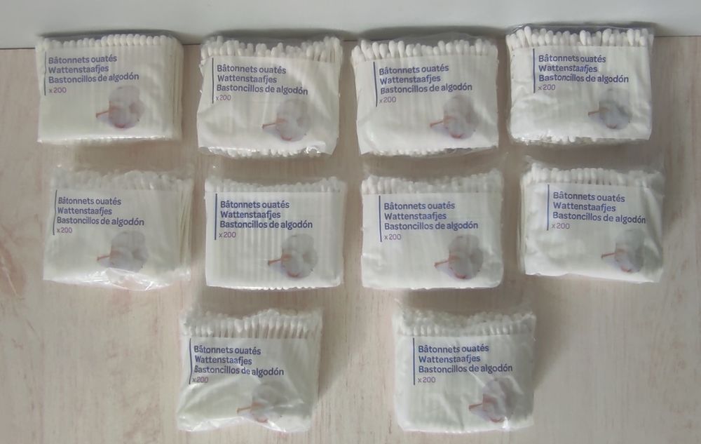 Cotons-tiges (3 euros les 10 sachets de 200) Pu�riculture