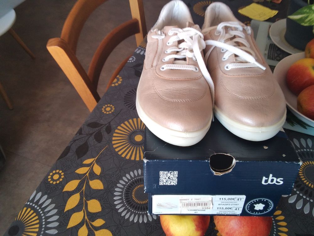 Baskets port&eacute; 3fois &eacute;tat neuf Chaussures