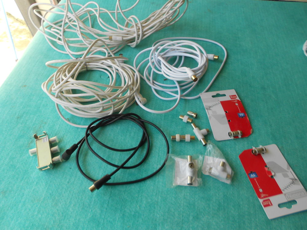 DIVERS CABLES POUR TELEPHONES FIXE Téléphones et tablettes