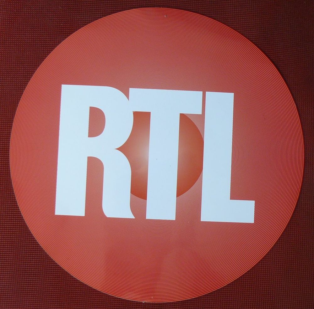 Johnny HALLYDAY : Plan m&eacute;dia RTL &quot;La t&ecirc;te dans les &eacute;toiles&quot; CD et vinyles