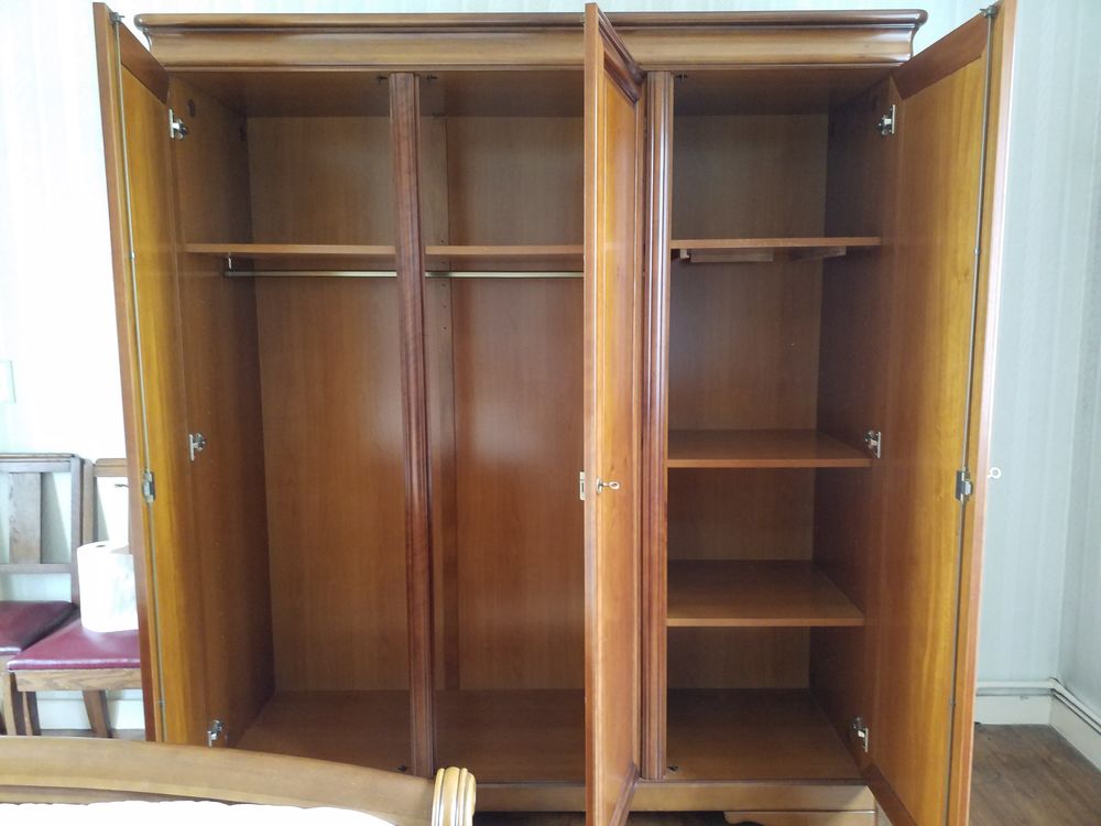Armoire merisier style Louis Philippe Meubles
