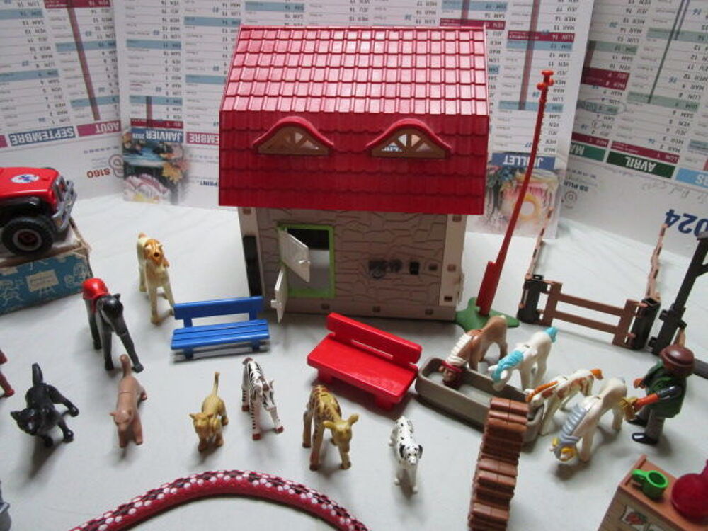 LOT FERME PLAYMOBIL +ACCESSOIRES JEEP+ REMORQUE Jeux / jouets