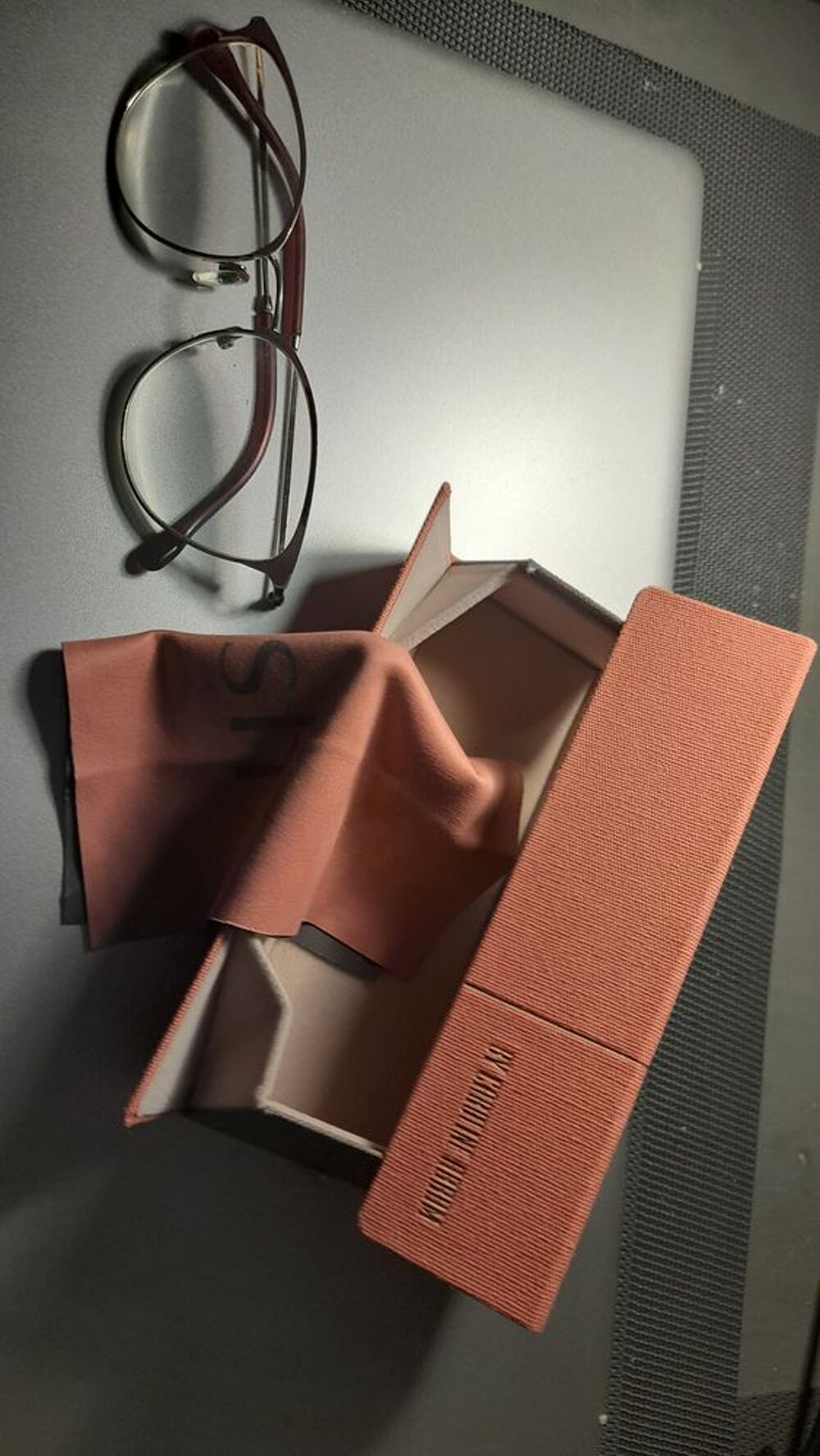Lunette avec etui Bijoux et montres