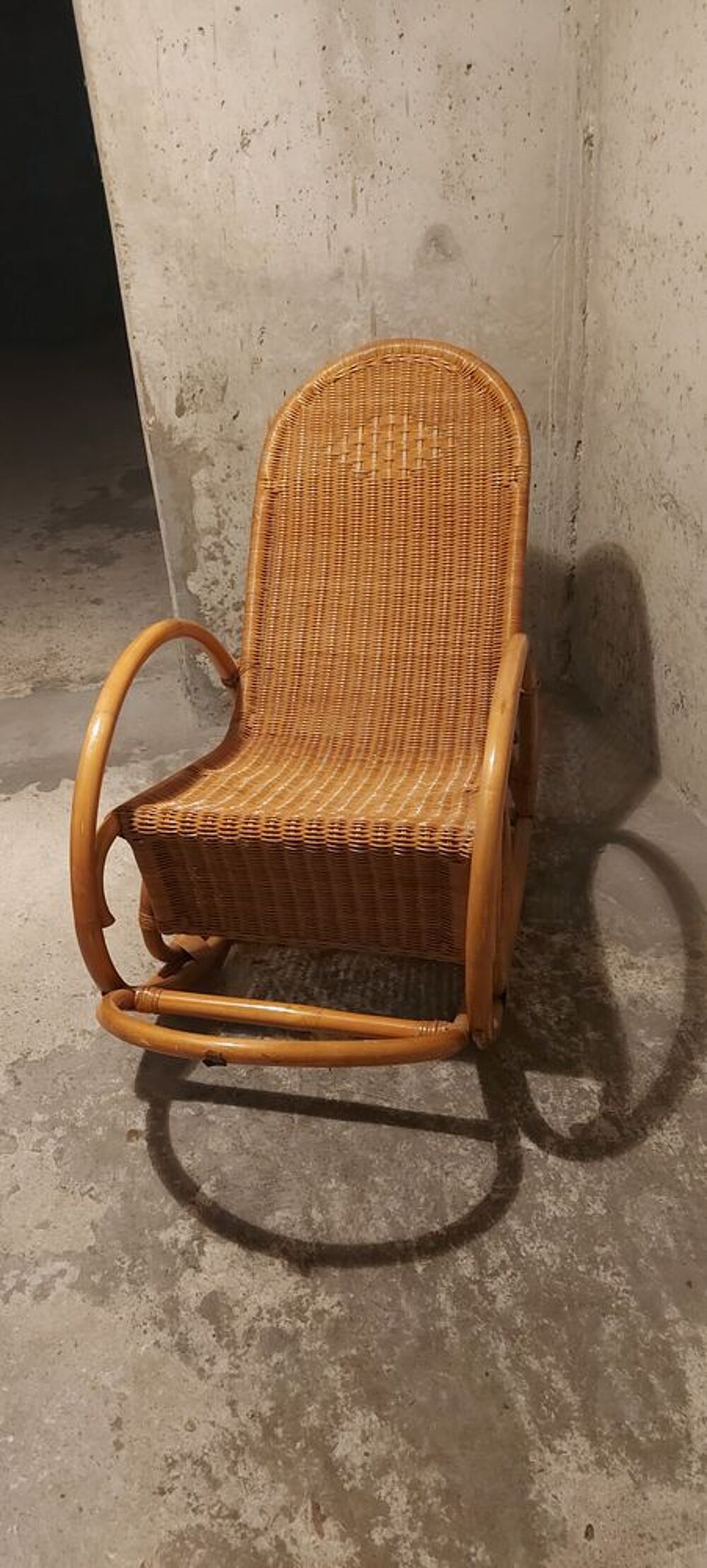 ROCKING CHAIR ROTIN Meubles