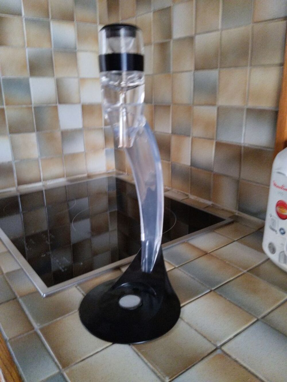 A&eacute;rateur de vin sur colonne Cuisine