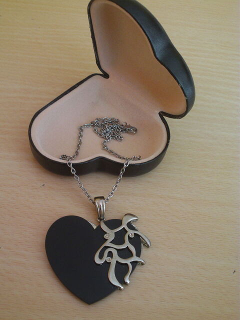 Grand c?ur noir d�cor� inox N� 926 5 Beaune (21)