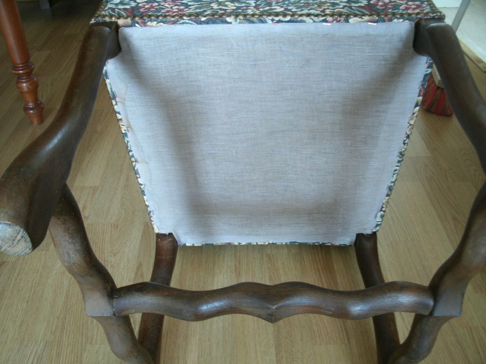 Chaises style Louis XIII . Meubles