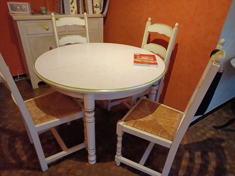 Table et chaises 0 St Hilaire St Florent (49)