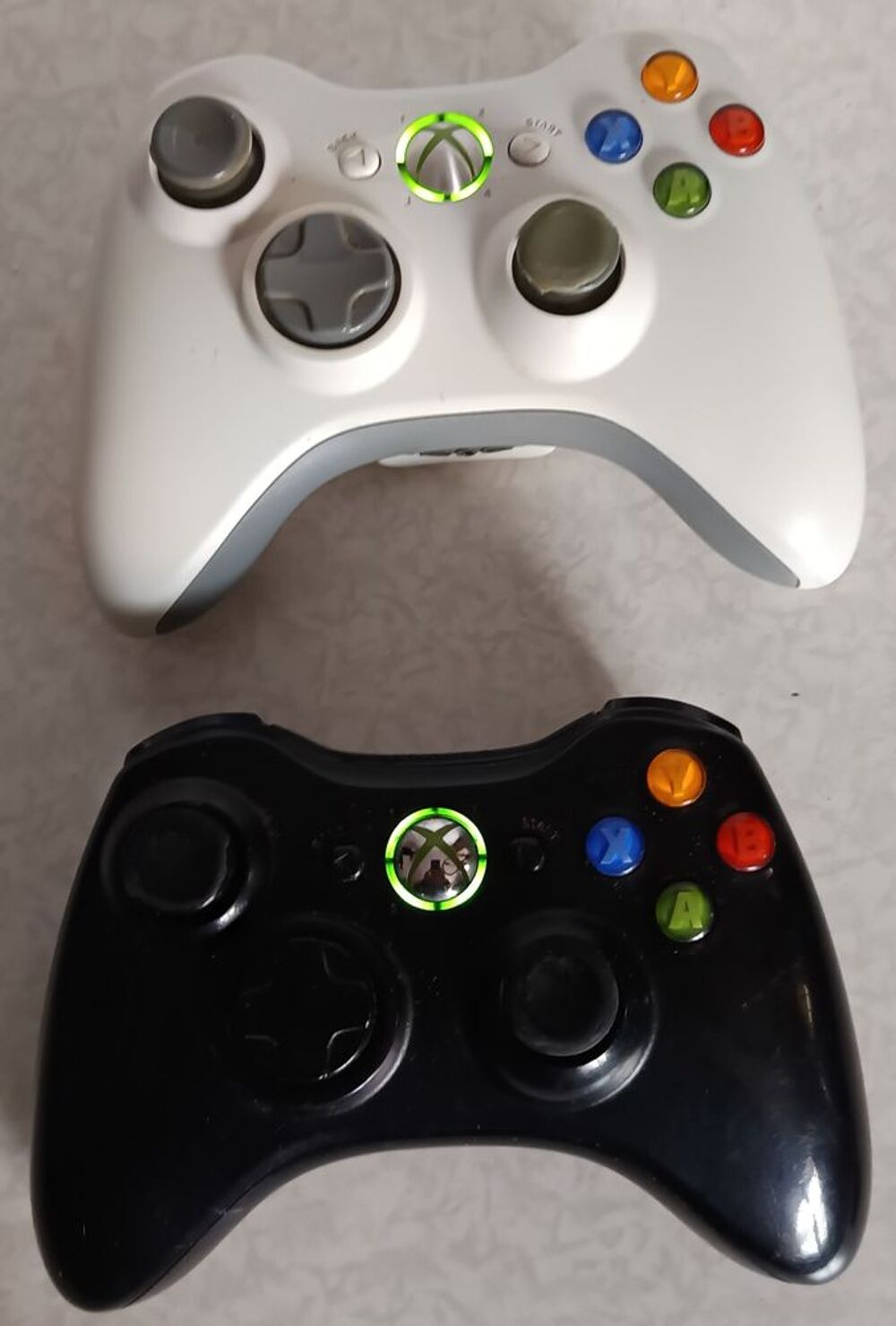 Manettes Xbox 360 Blanc et noir Consoles et jeux vidéos