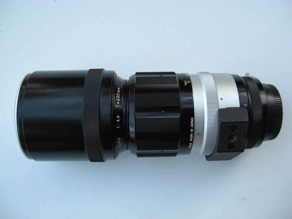 Nikon Nikkor 300 mm f 4,5 non AI premier mod&egrave;le. Bouchons Photos/Video/TV
