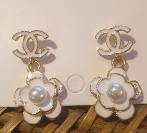 Boucles d'oreilles, pendantes,dores, mail blanches vintage 15 Mulhouse (68)