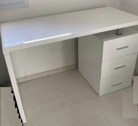 Bureau en bois laqu� blanc 70 Manosque (04)