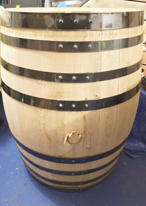 tonneau 400 litres enti�rement restaur� 330 Villeneuve-de-Berg (07)