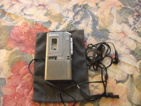 Petit magnéto enregistreur a cassettes. 35 Paris 20 (75)