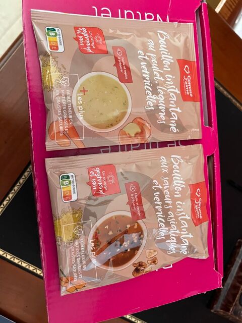 Lot de 23 sachets neufs bouillon instantan�s 39 La Roquebrussanne (83)