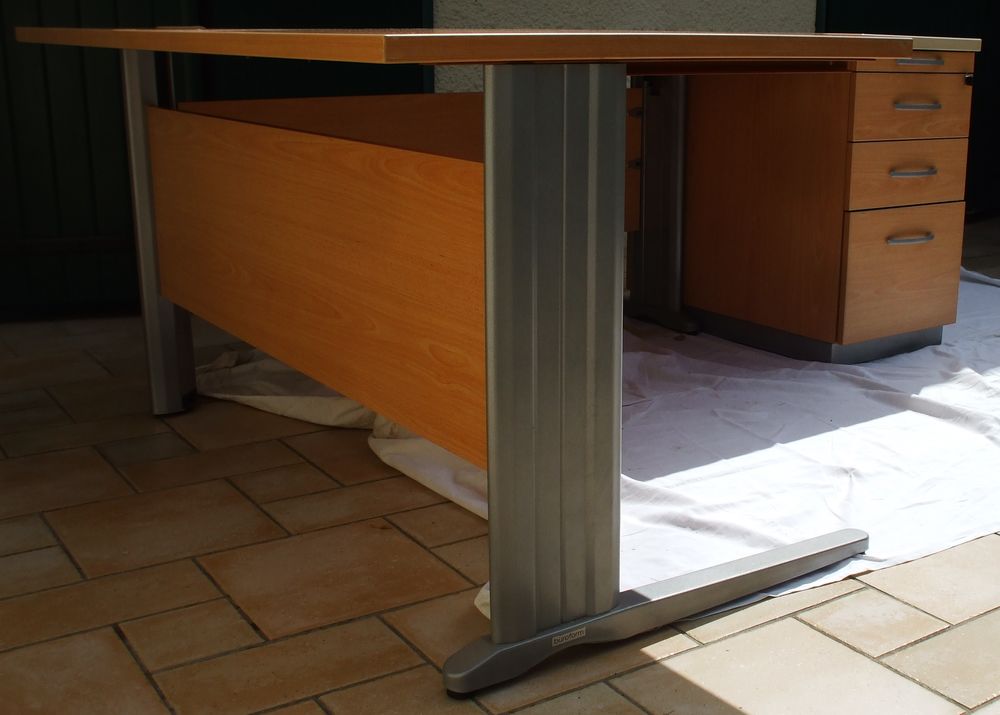 Tr&egrave;s beau bureau avec desserte en parfait &eacute;tat Meubles