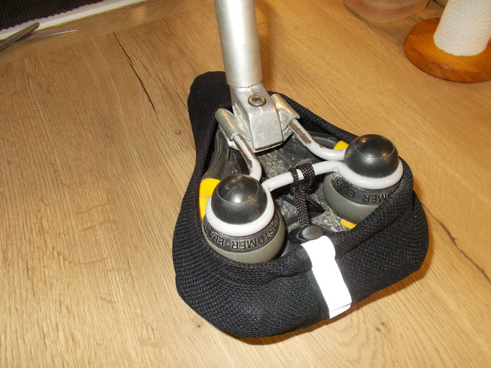 roue de 700 c 1975 et autre pi&egrave;ces detacher divers Vélos