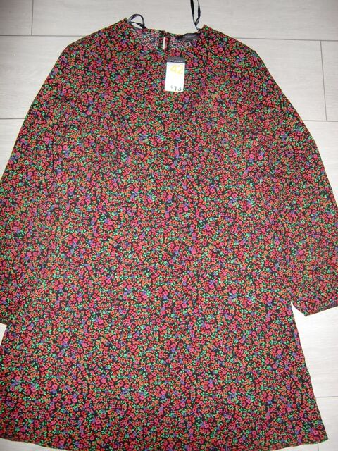 Petite robe  fleurs rouges sur fond noir T42 7 Rueil-Malmaison (92)