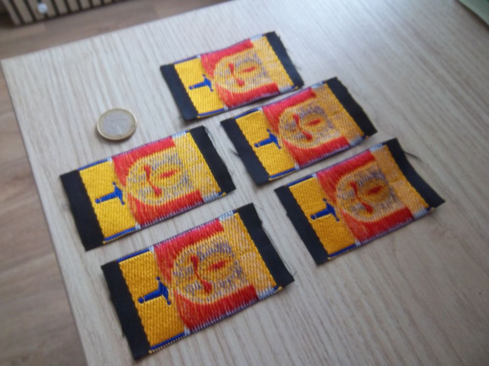 lot 5 &eacute;cussons Commandement Militaire D&eacute;fense Lille insignes 