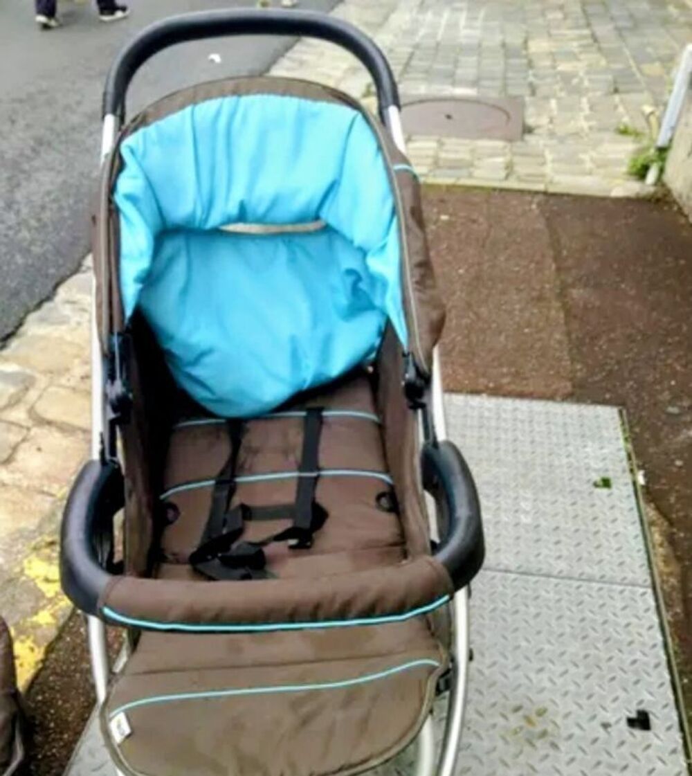 Poussette trio Pu�riculture