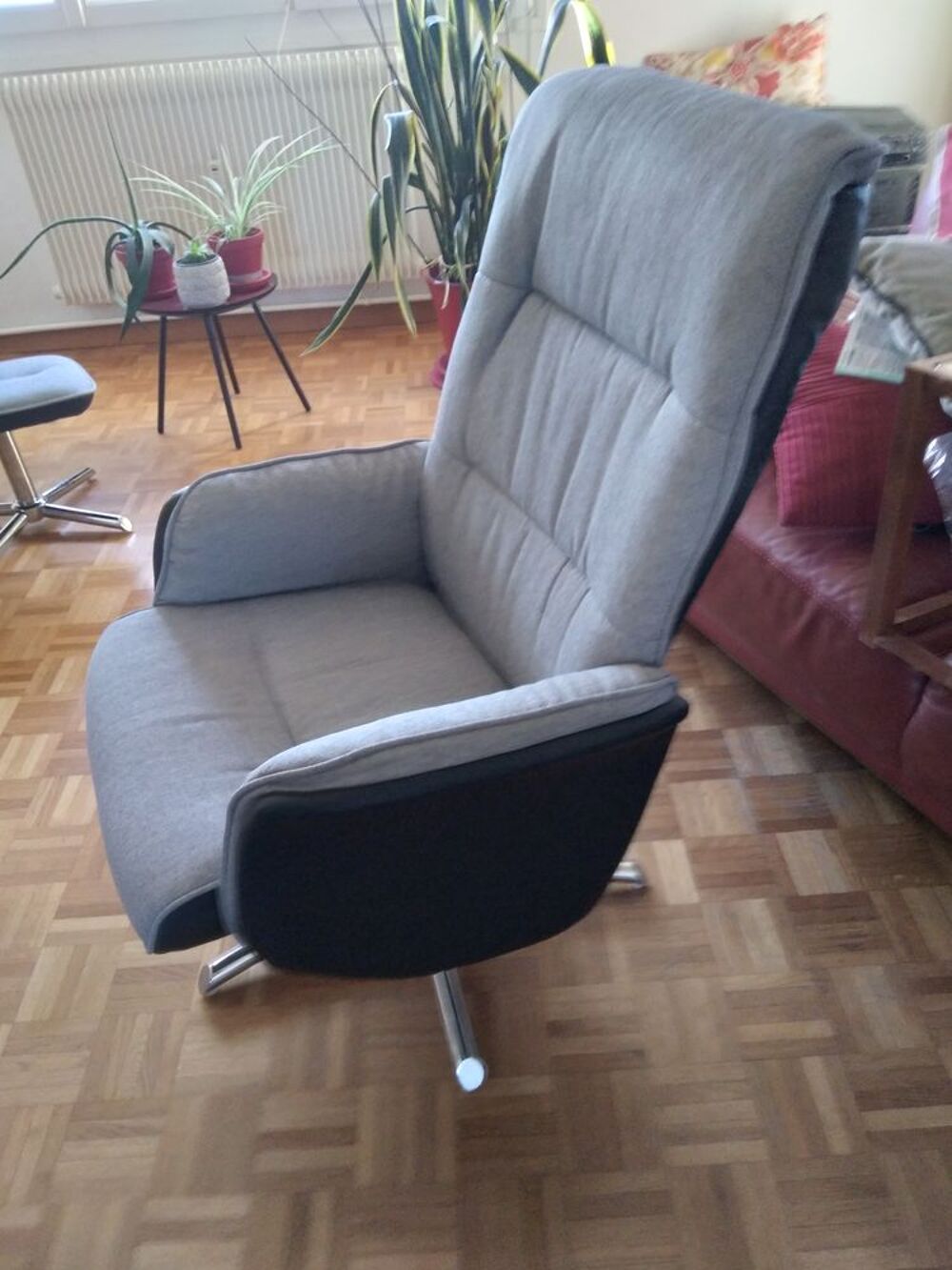Fauteuil relax et repose pieds CLIFTON tissu gris Meubles