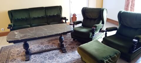 Salon trois pièces  en velour , plus table basse 250 Aydoilles (88)