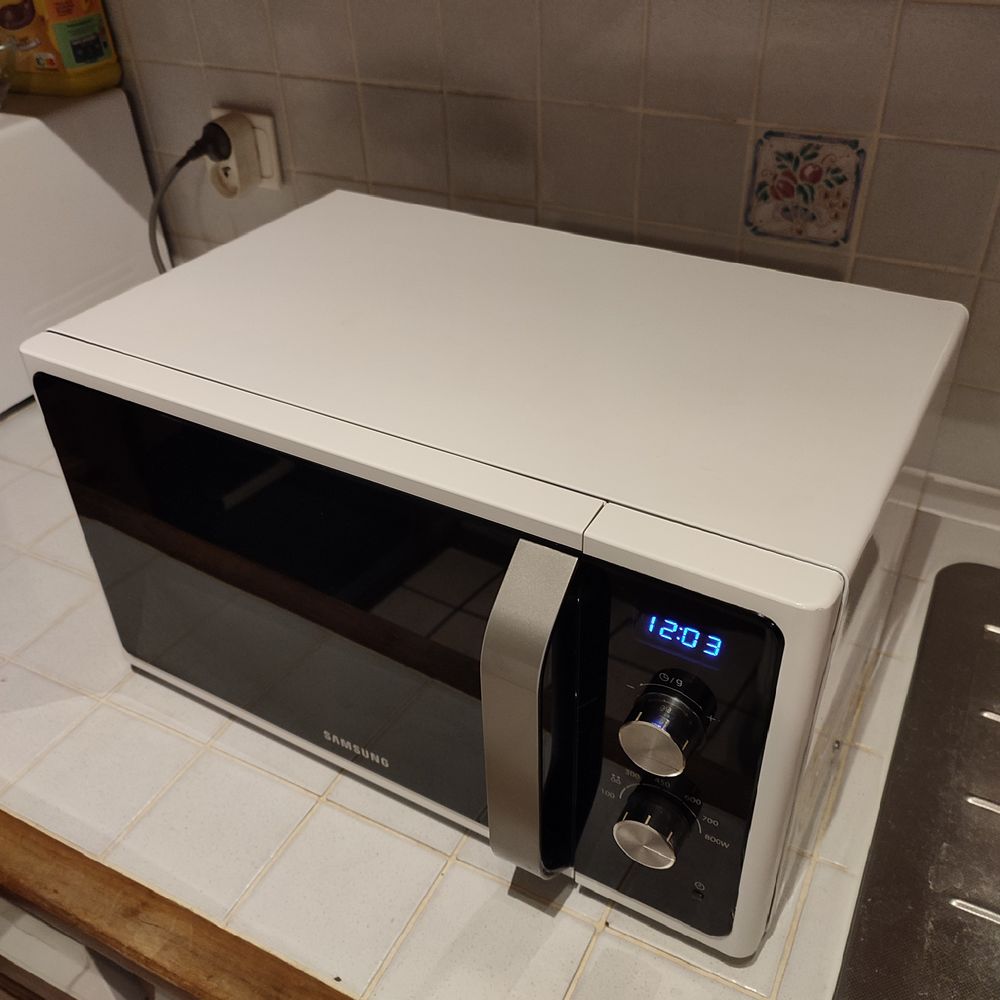 Micro-ondes Samsung 23litre 800Watt Electroménager