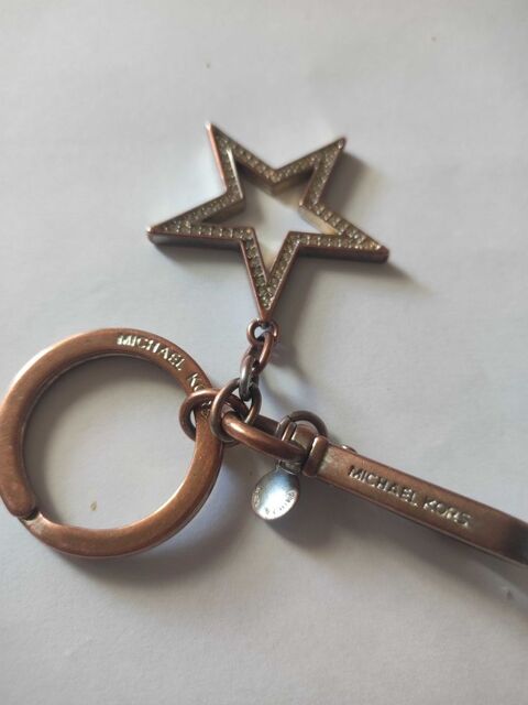 Pote-cl�s breloque pour sac m�tal vieilli couleur bronze  30 Verneuil-sur-Seine (78)