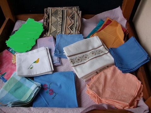 Divers Lots SERVIETTES de TABLE en tissu 1 Bouxwiller (67)