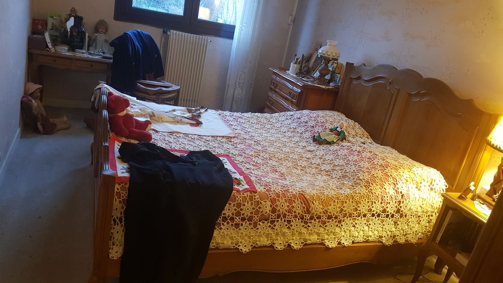 chambre en meurisier( bois clair). Meubles