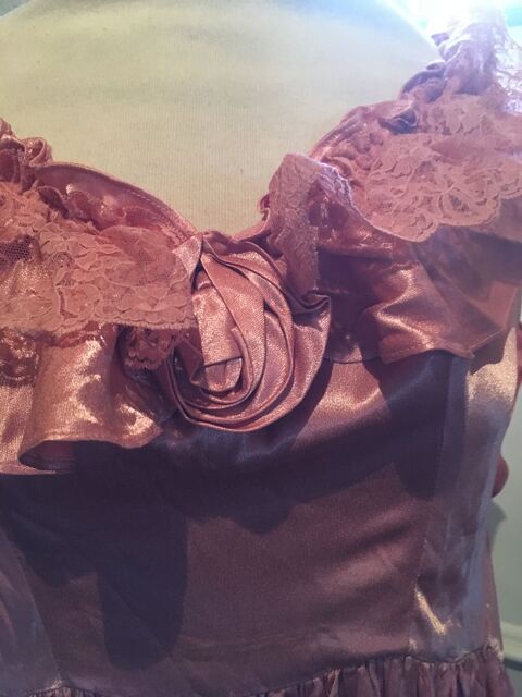 Tr�s jolie robe rose pastels avec dentelle  30 Saint-Julien-les-Rosiers (30)