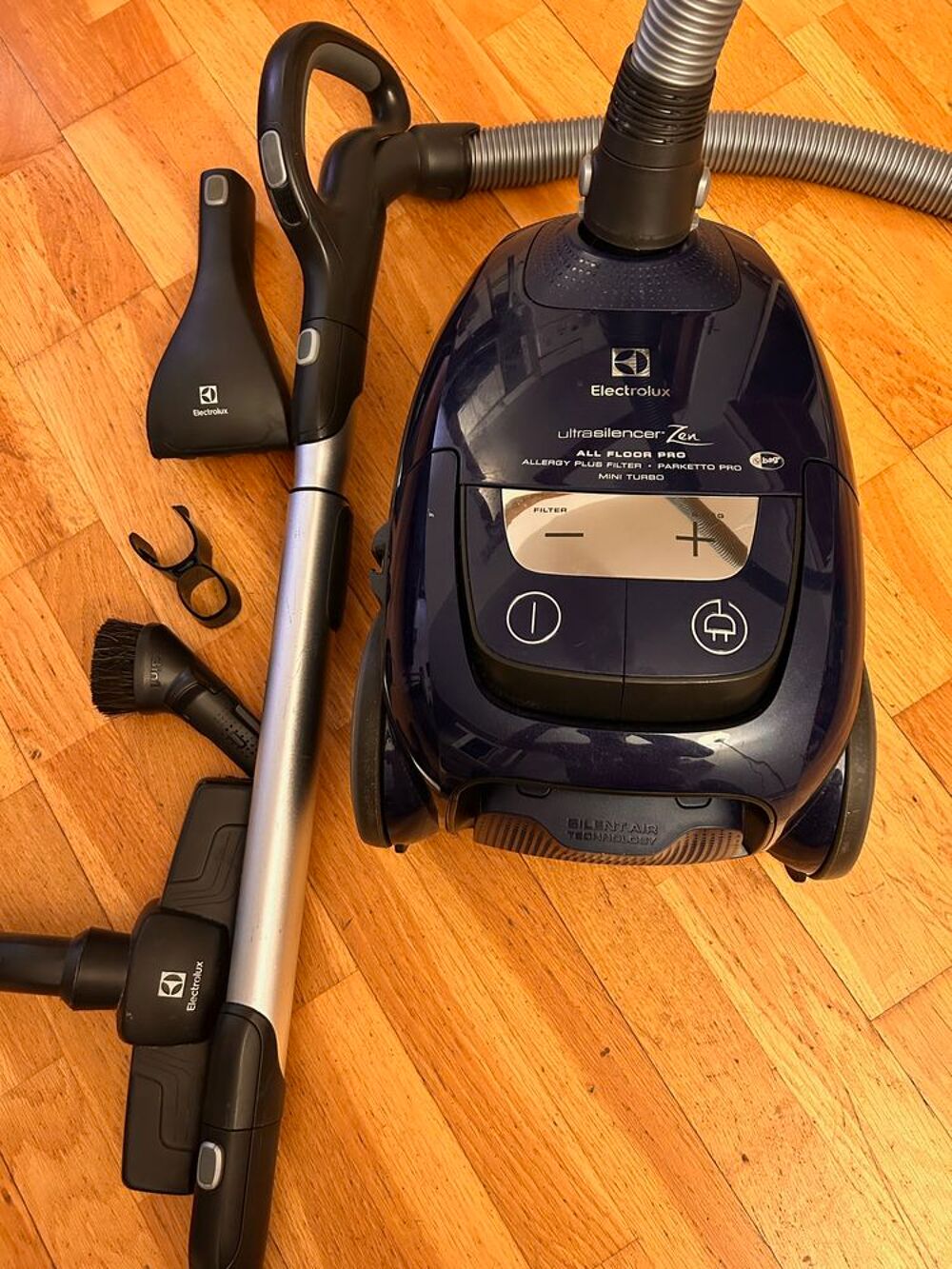 Aspirateur traineau ELECTROLUX ULTRASILENCER Electroménager