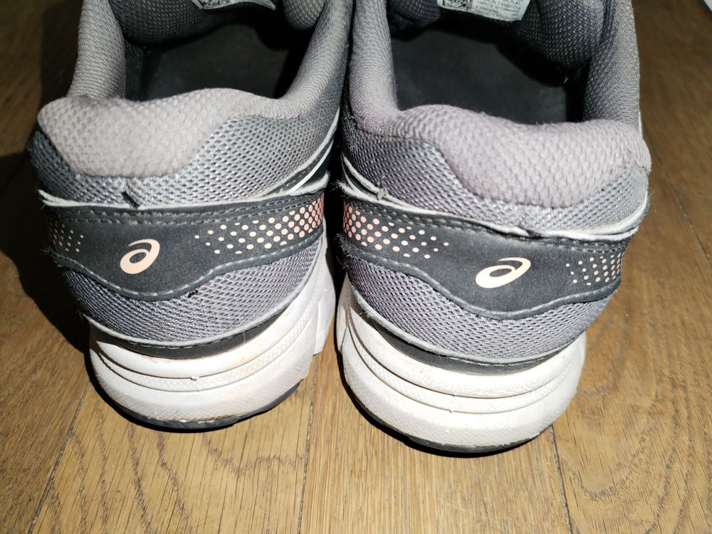 Basket ASICS gel windhawk 3 (taille 39)
Chaussures