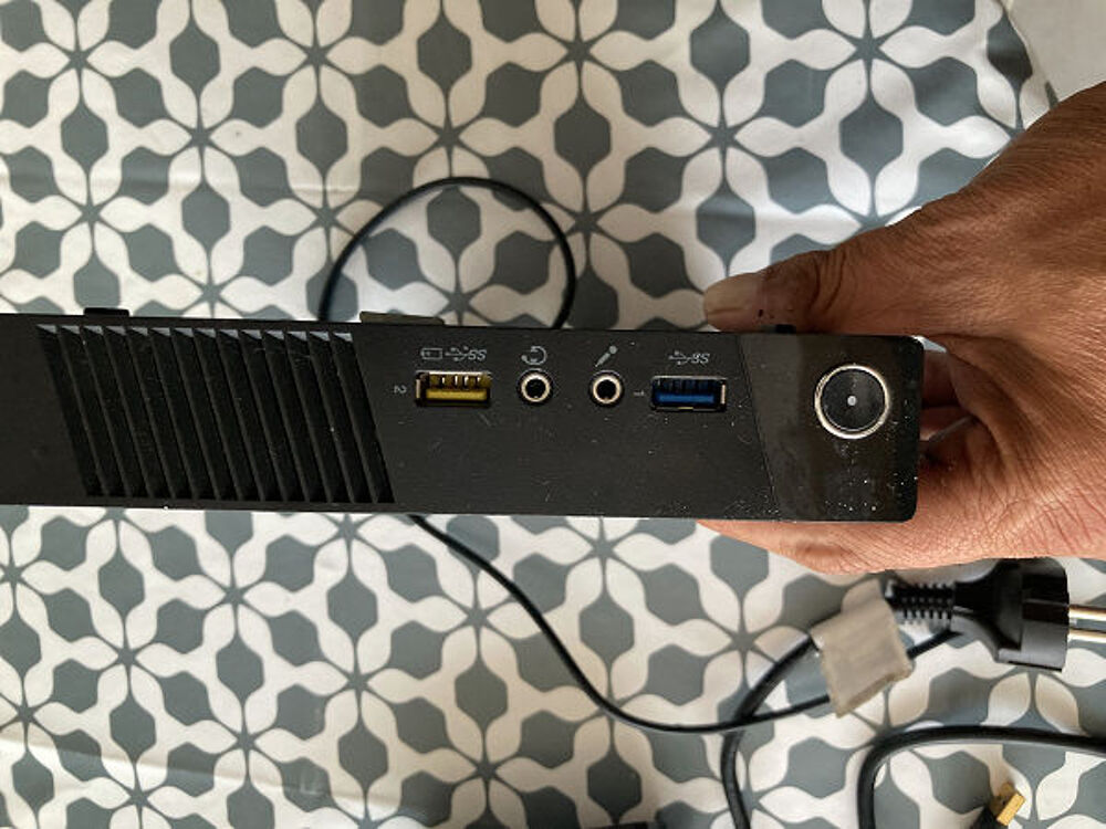 Lenovo Ultra Mini PC M73 Tiny USFF G3220T RAM 4Go Disque 250 Matériel informatique