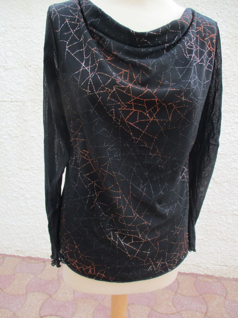 
Top &agrave; Paillettes et Manches Longues Transparentes/ Taille 3 Vêtements
