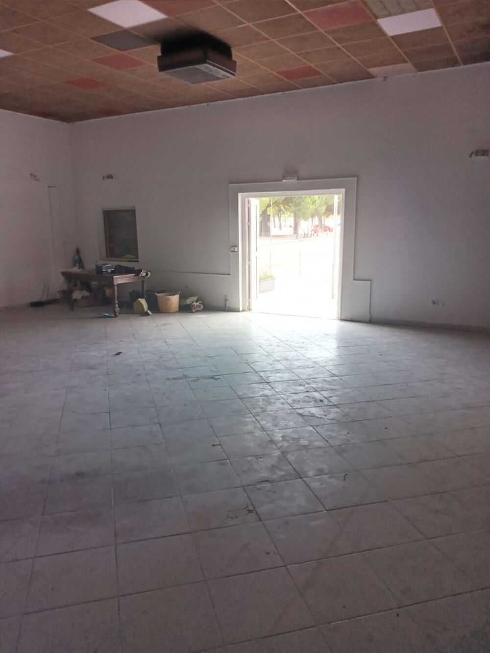 Vente Autre Local 160 m² Port-Saint-Louis-du-Rhône Port-saint-louis-du-rhône