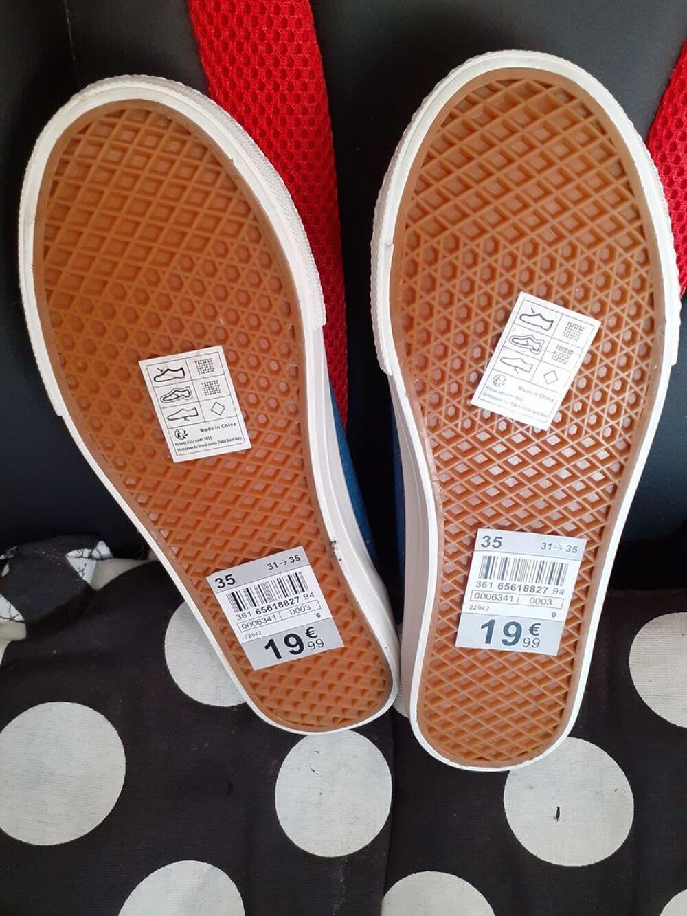 chaussure neuve toile bleue du 35
Valeur 19.99€ Chaussures enfants