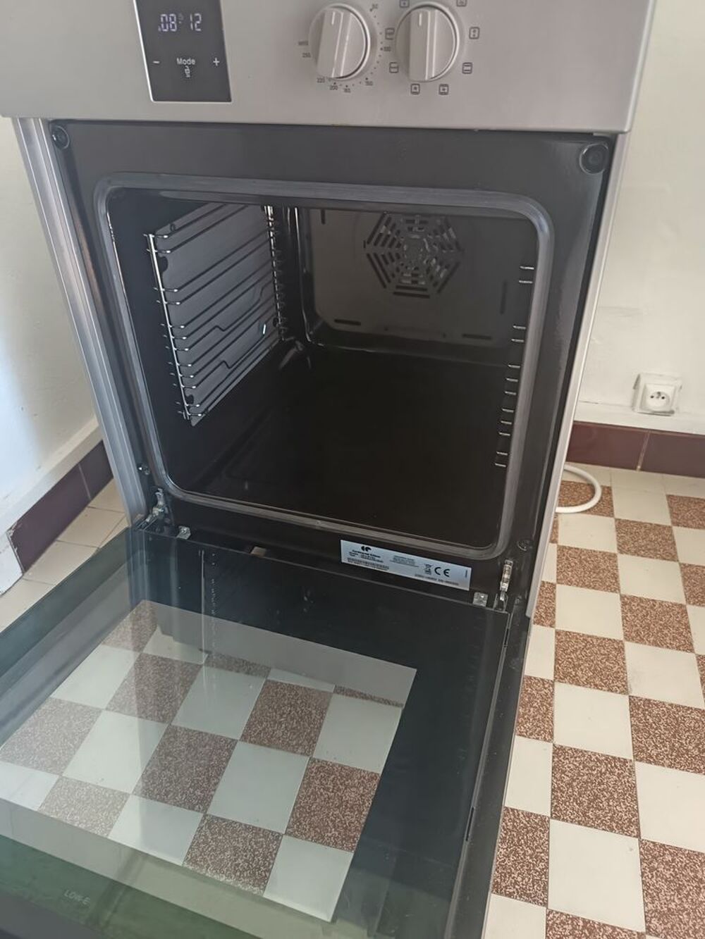 R&eacute;frig&eacute;rateur Hisense gris avec distributeur Electroménager